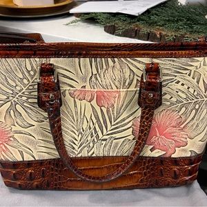 Brahmin bag in like new condition inside and out.